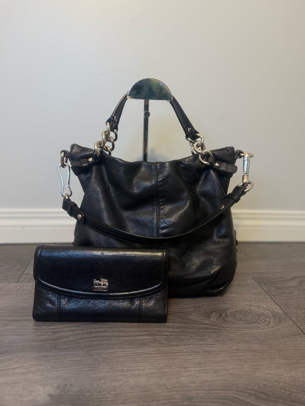 🖤Coach Perforated Signature Leather Shoulder Bag Hobo 2011 wallet included